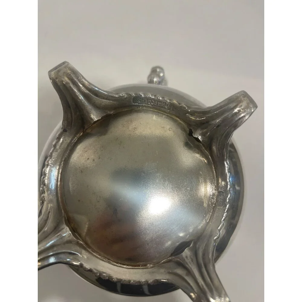 W.M. Rogers Silver Plated Water Pitcher With Guard Preowned in‎ good condition